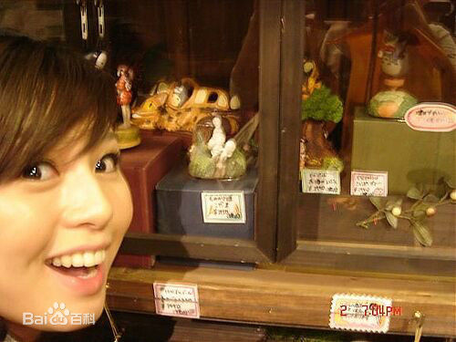 刘品言(Esther Lau)生活照壁纸壁纸