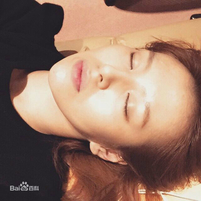 刘品言(Esther Lau)言言综合图册素颜照壁纸