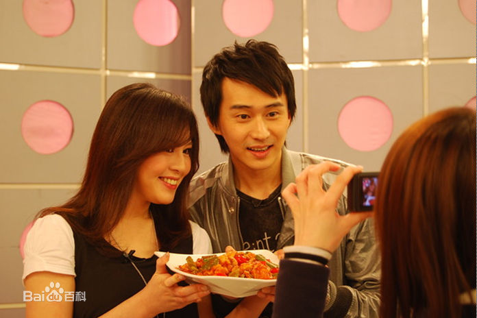 刘品言(Esther Lau)言言综合图册素颜照壁纸