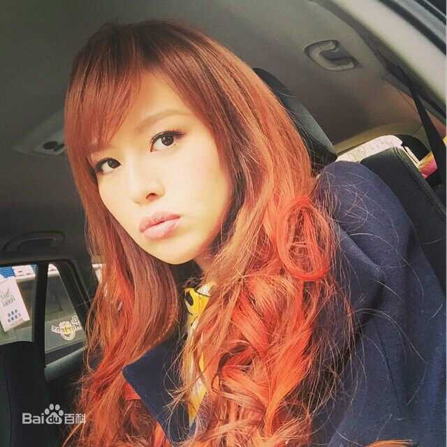 刘品言(Esther Lau)言言综合图册素颜照壁纸