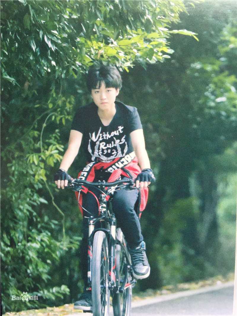 王俊凯(Karry)个人生写（二）性感图片图集