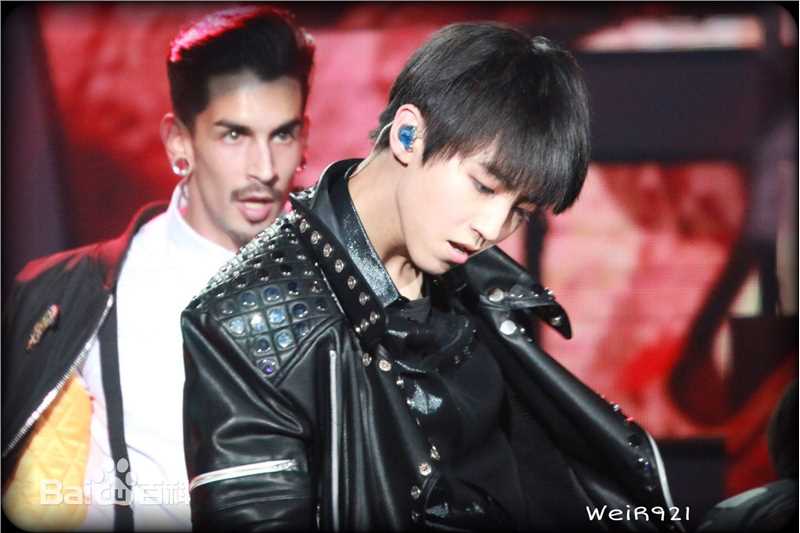 王俊凯(Karry)十七岁生日会壁纸壁纸