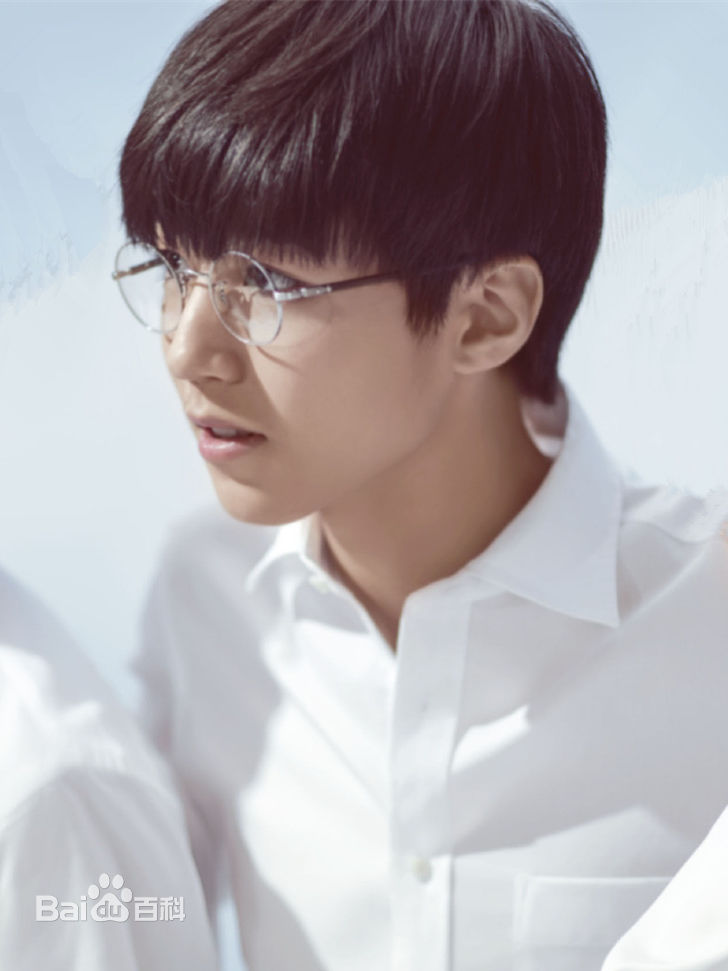 王俊凯(Karry)时尚芭莎壁纸壁纸