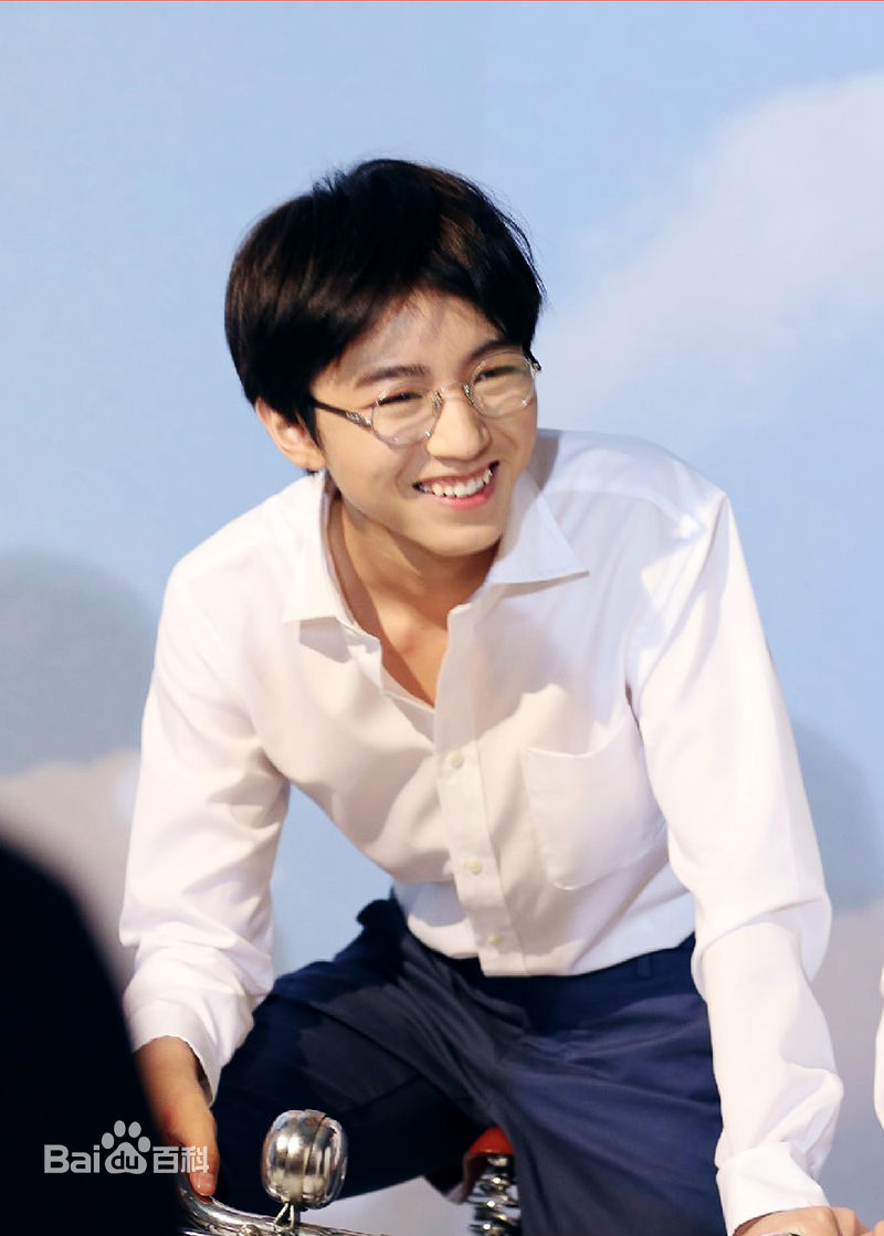 王俊凯(Karry)时尚芭莎壁纸壁纸