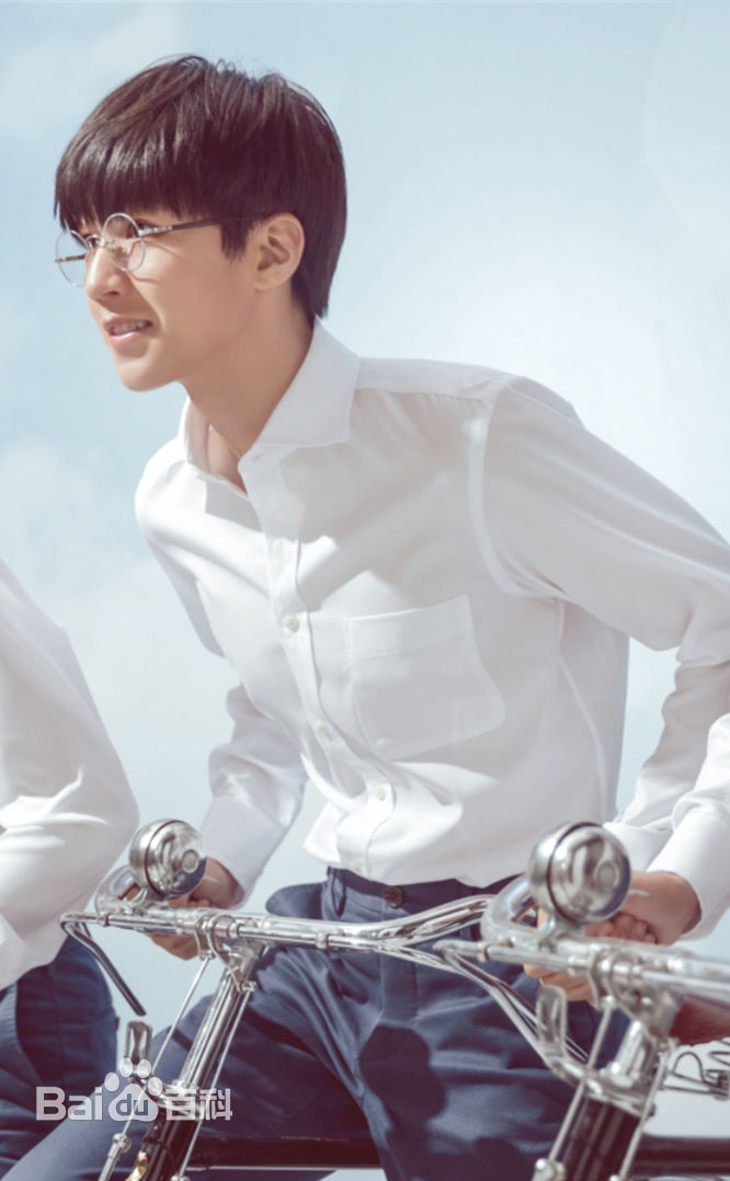 王俊凯(Karry)时尚芭莎壁纸壁纸