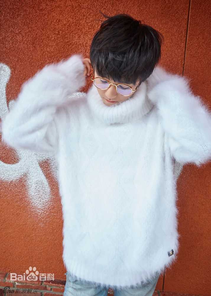 王俊凯(Karry)时尚街拍前后照片