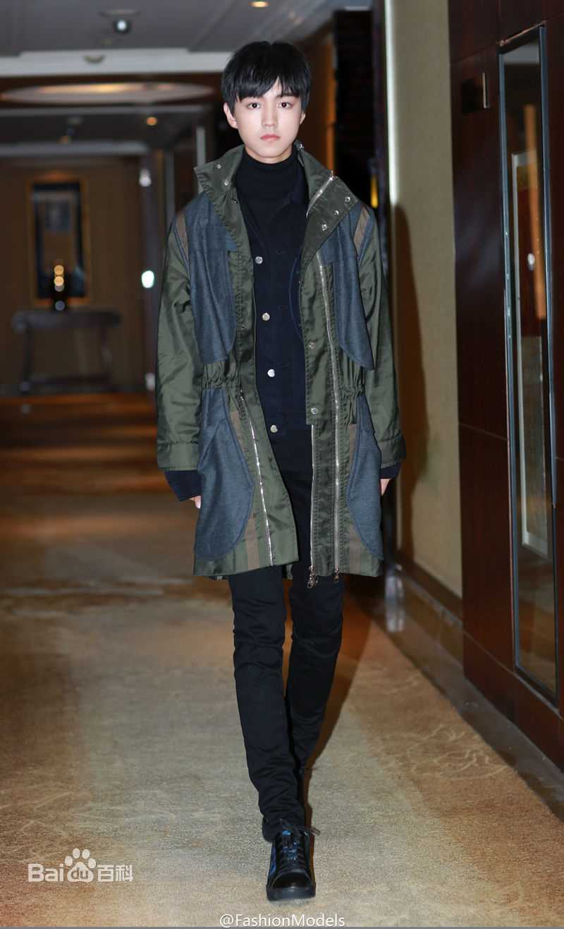 王俊凯(Karry)时尚街拍前后照片