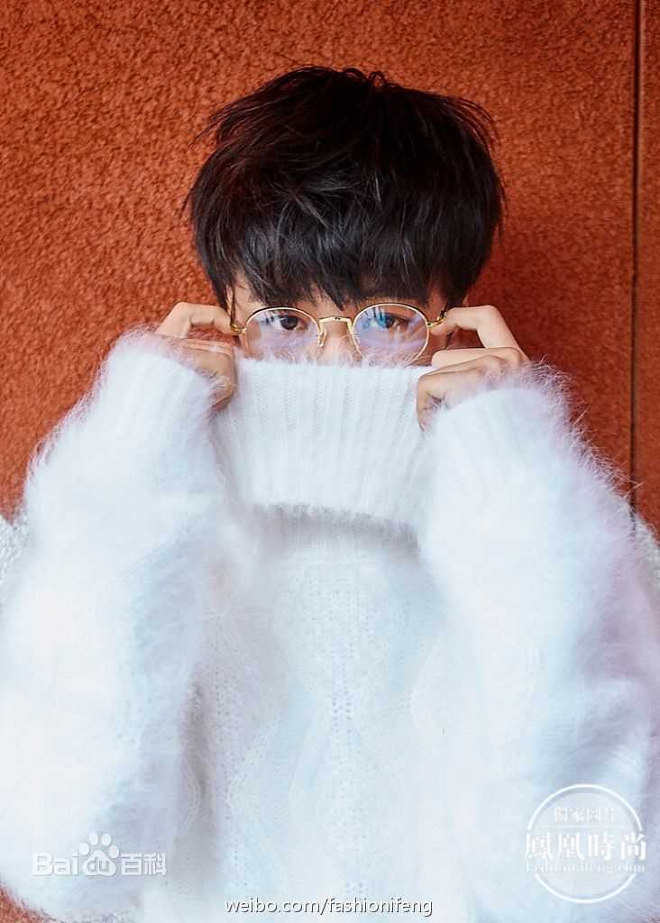 王俊凯(Karry)时尚街拍前后照片