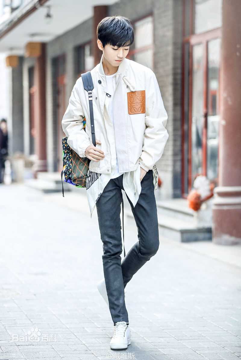 王俊凯(Karry)时尚街拍前后照片
