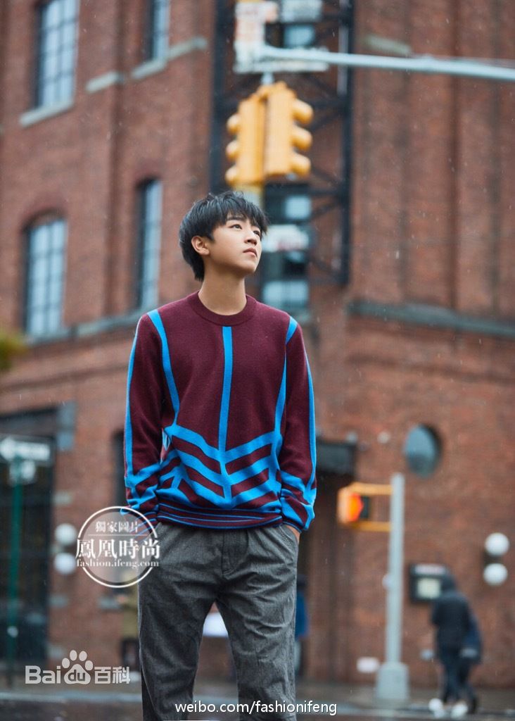 王俊凯(Karry)时尚街拍前后照片
