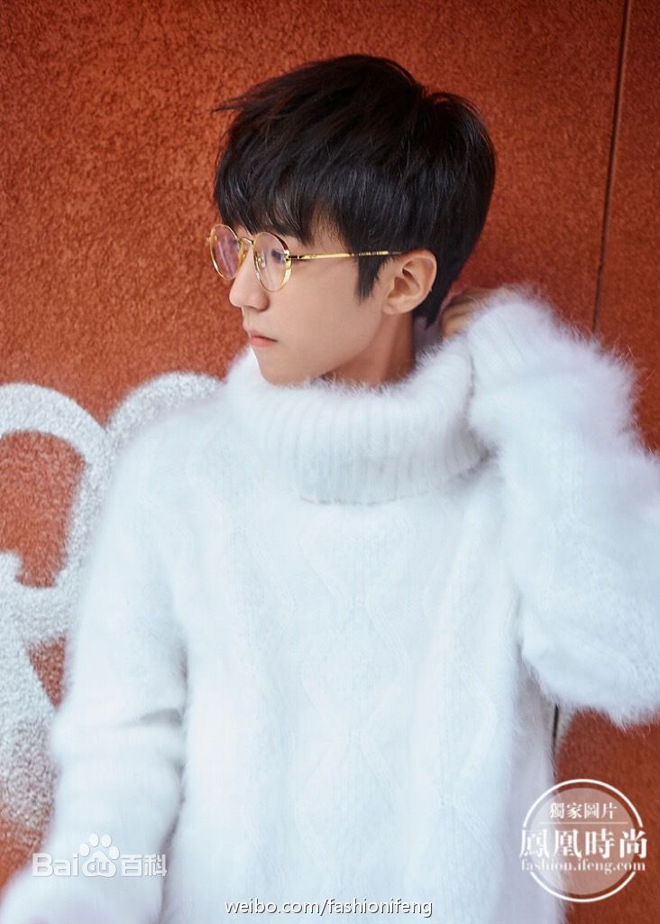 王俊凯(Karry)时尚街拍前后照片