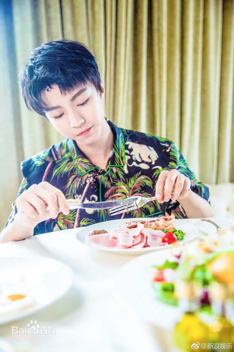 王俊凯(Karry)2018春夏米兰男装周图册