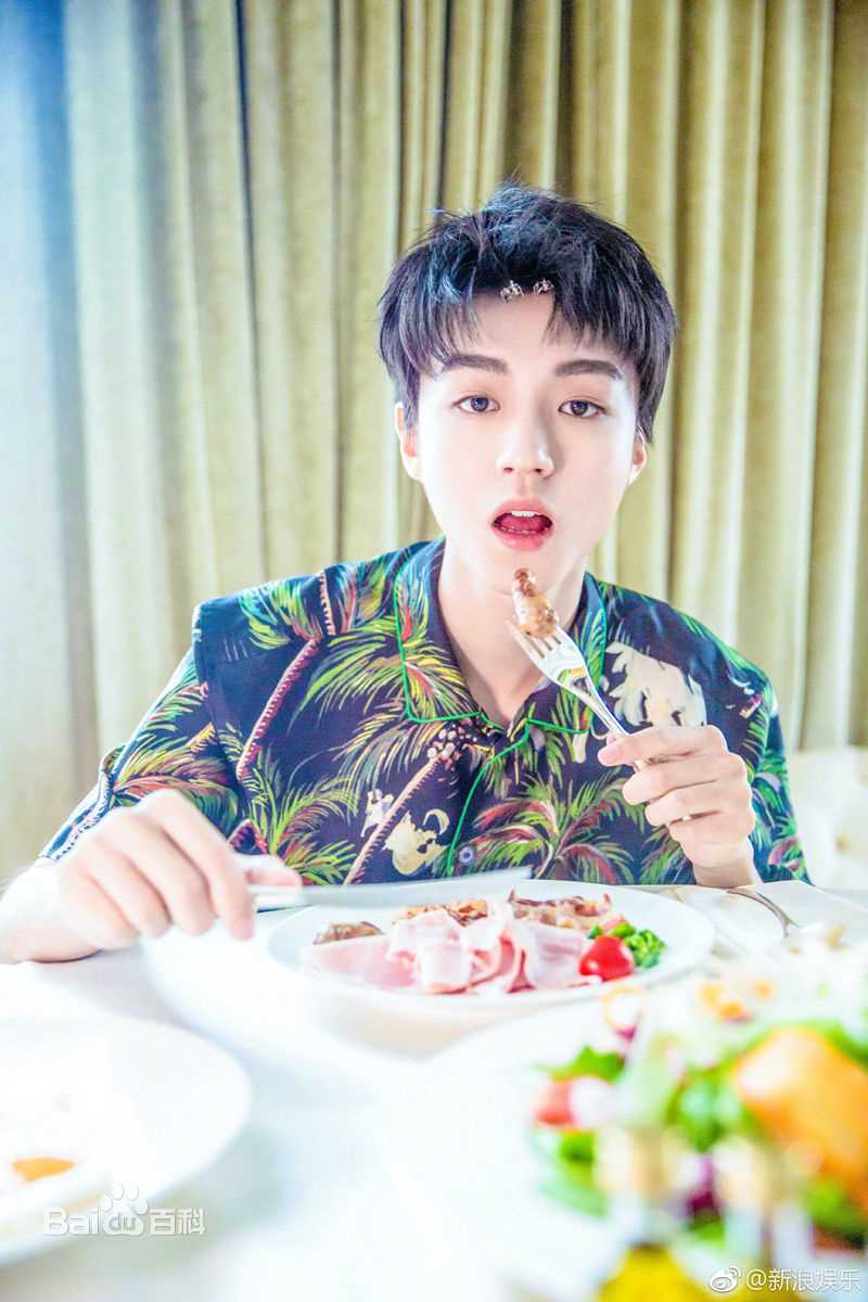 王俊凯(Karry)2018春夏米兰男装周图册