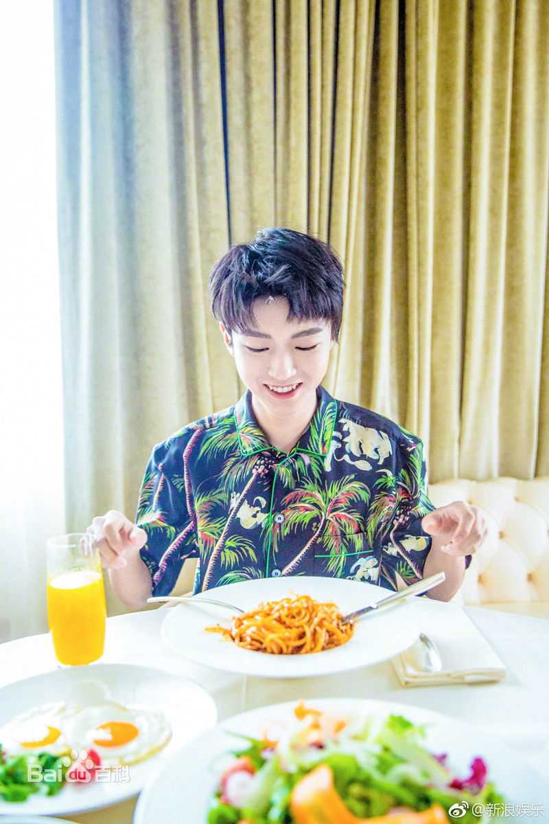 王俊凯(Karry)2018春夏米兰男装周图册