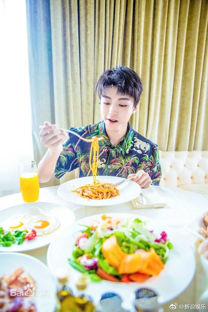 王俊凯(Karry)2018春夏米兰男装周图册