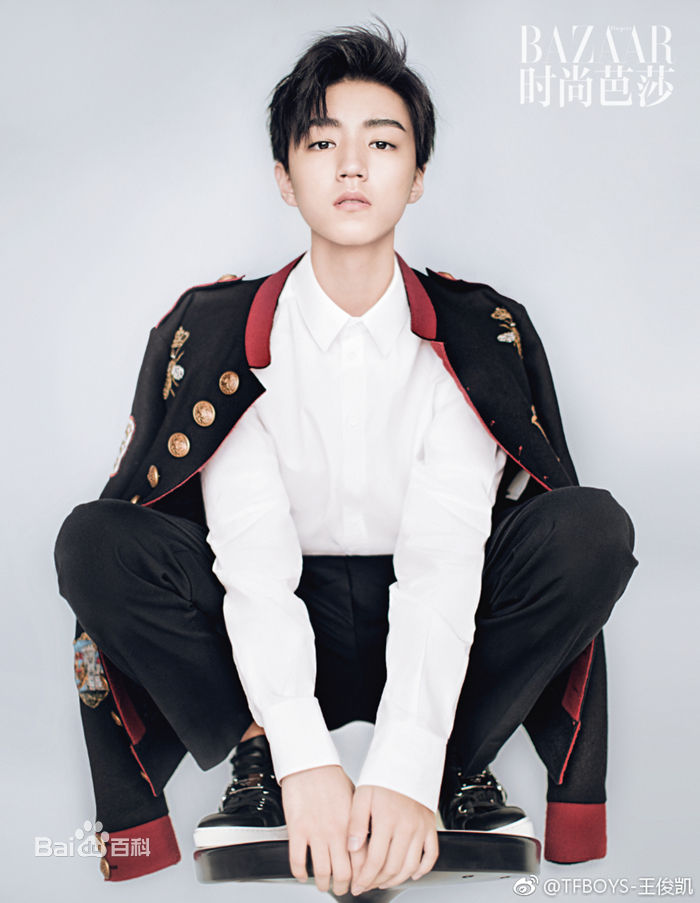 最新王俊凯(Karry)在《时尚芭莎》2017年九月刊慈善双封中的图集