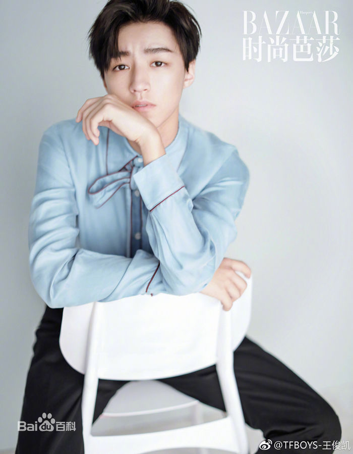 最新王俊凯(Karry)在《时尚芭莎》2017年九月刊慈善双封中的图集