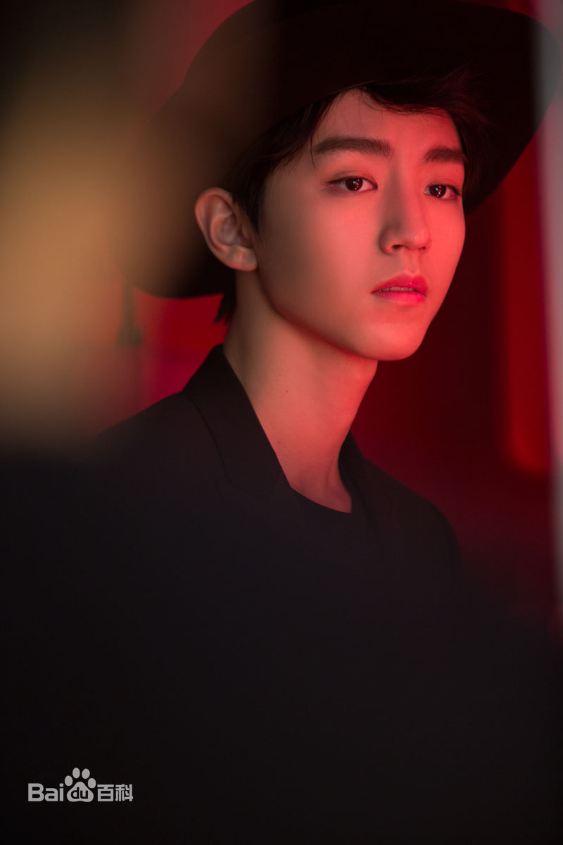 精选王俊凯(Karry)在《嘉人》2018年2月刊中的图册