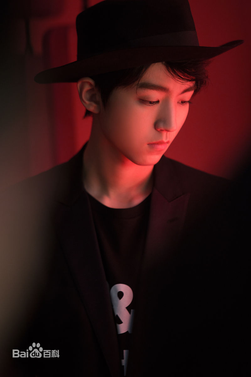 精选王俊凯(Karry)在《嘉人》2018年2月刊中的图册