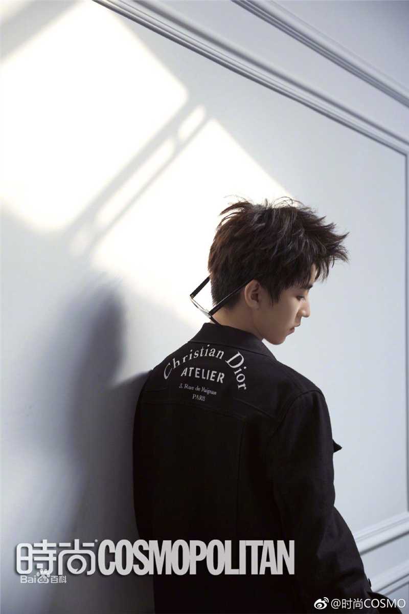 王俊凯(Karry)在《时尚·COOPOLITAN》2018年6月刊中的