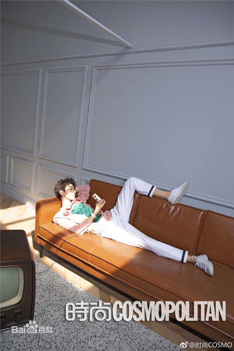 王俊凯(Karry)在《时尚·COOPOLITAN》2018年6月刊中的