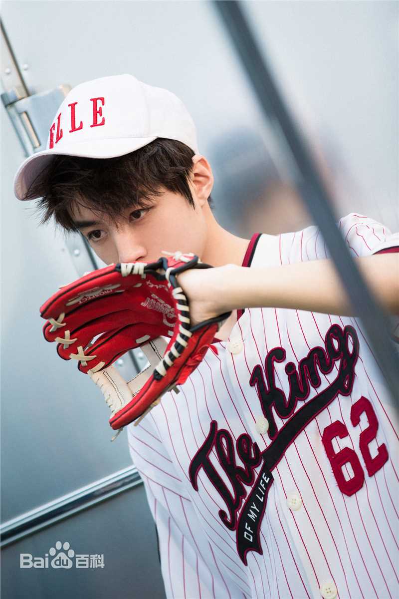 王俊凯(Karry)在《SuperELLE》2018夏季刊中的