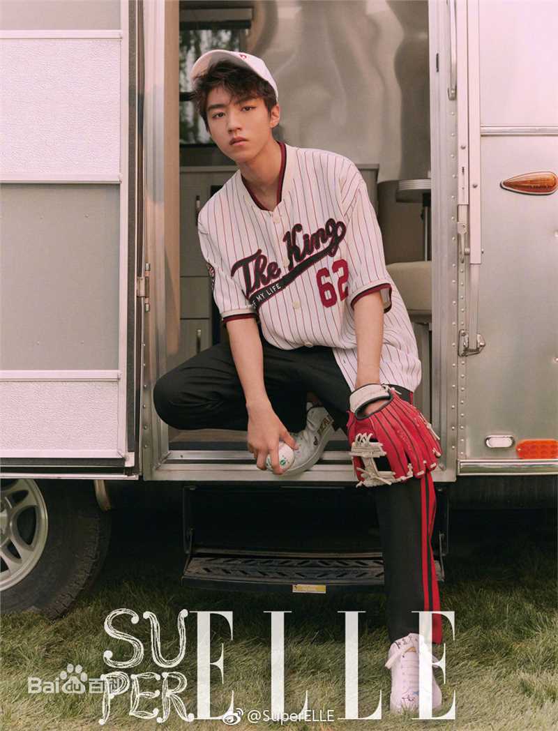 王俊凯(Karry)在《SuperELLE》2018夏季刊中的