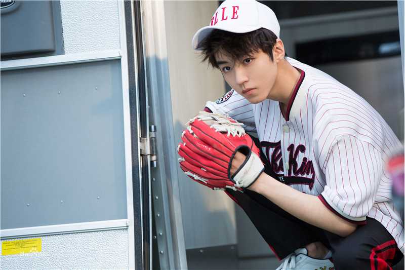 王俊凯(Karry)在《SuperELLE》2018夏季刊中的