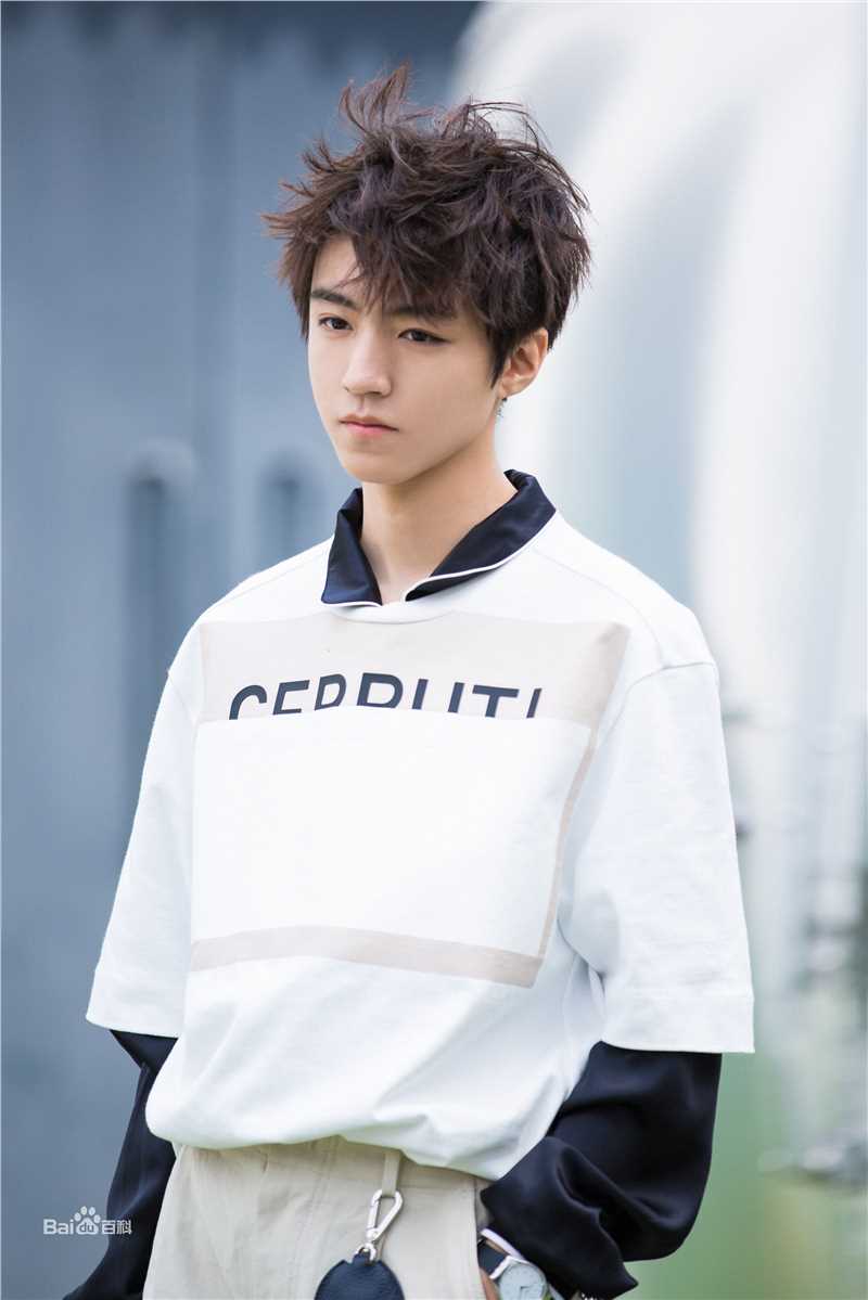 王俊凯(Karry)在《SuperELLE》2018夏季刊中的