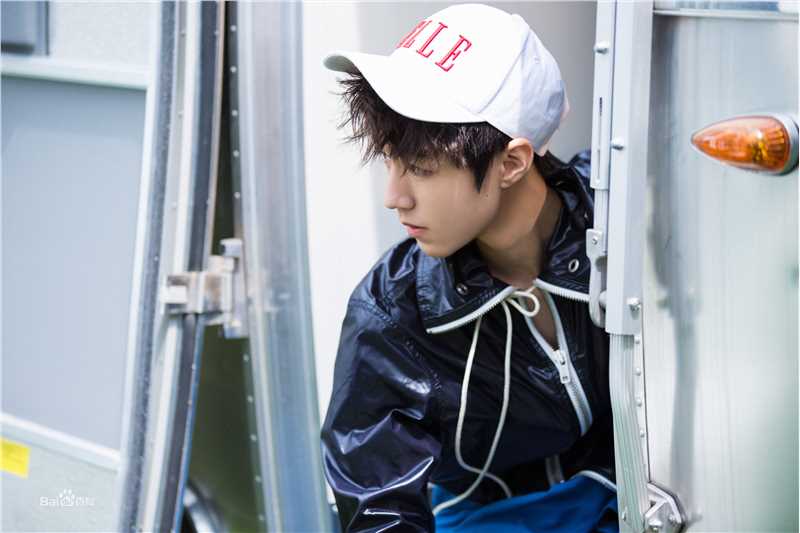 王俊凯(Karry)在《SuperELLE》2018夏季刊中的