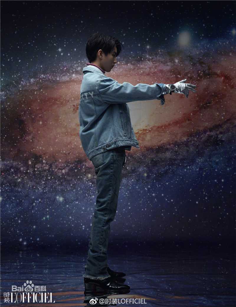 王俊凯(Karry)在《时装L'OFFICIEL》2019年1期中的