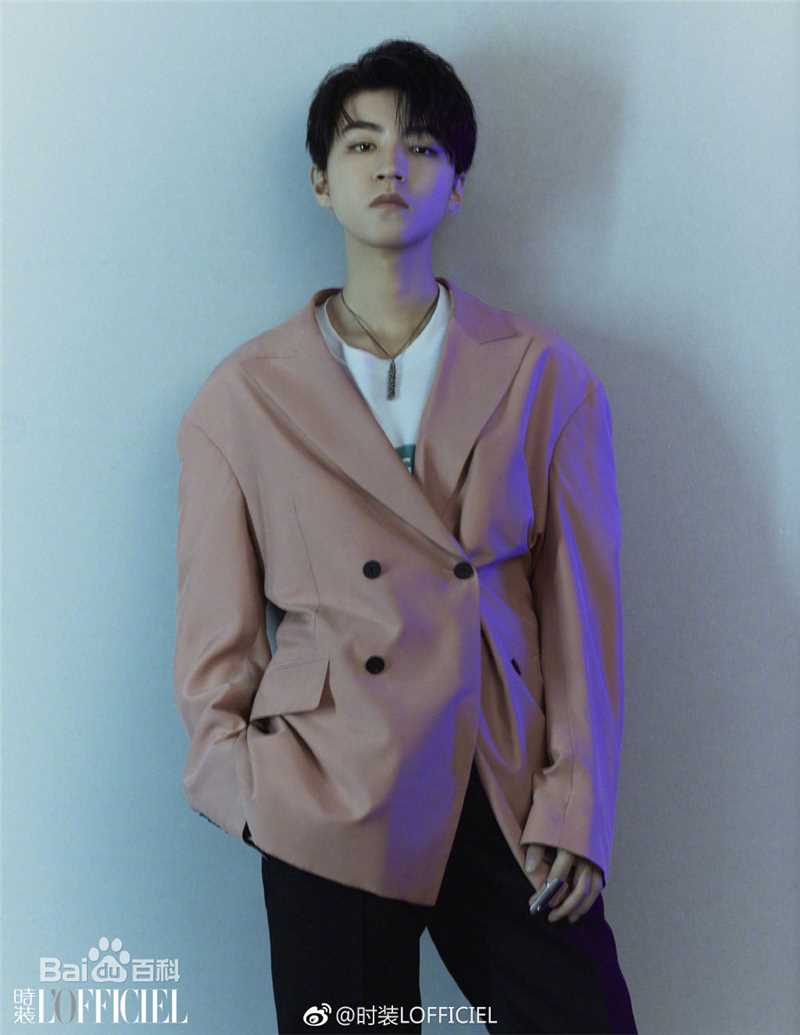 王俊凯(Karry)在《时装L'OFFICIEL》2019年1期中的