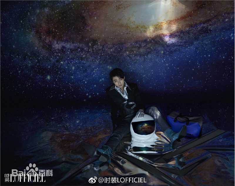 王俊凯(Karry)在《时装L'OFFICIEL》2019年1期中的