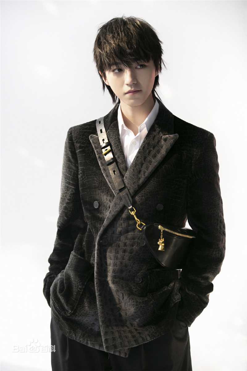 最新王俊凯(Karry)在《时尚先生Esquire》2019/07中的壁纸