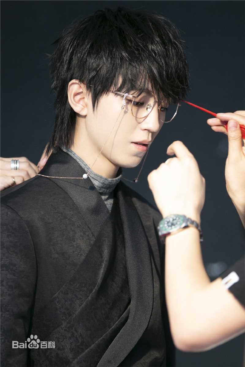 最新王俊凯(Karry)在《时尚先生Esquire》2019/07中的壁纸