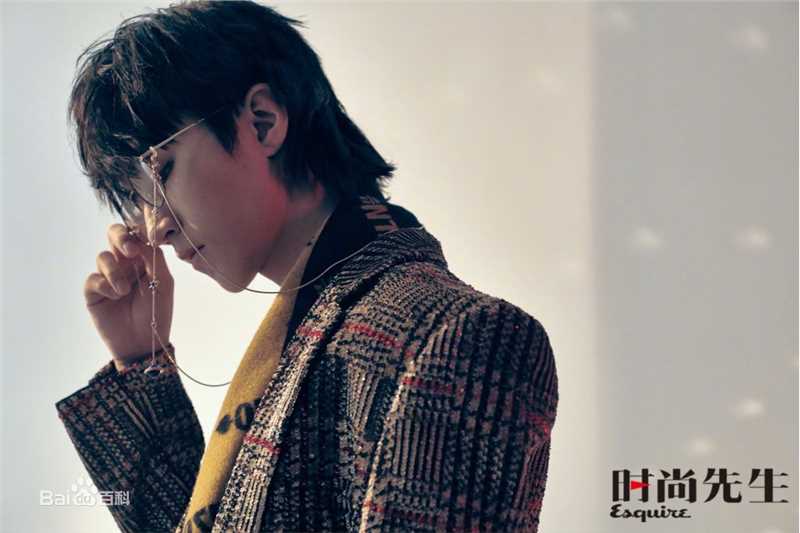 最新王俊凯(Karry)在《时尚先生Esquire》2019/07中的壁纸