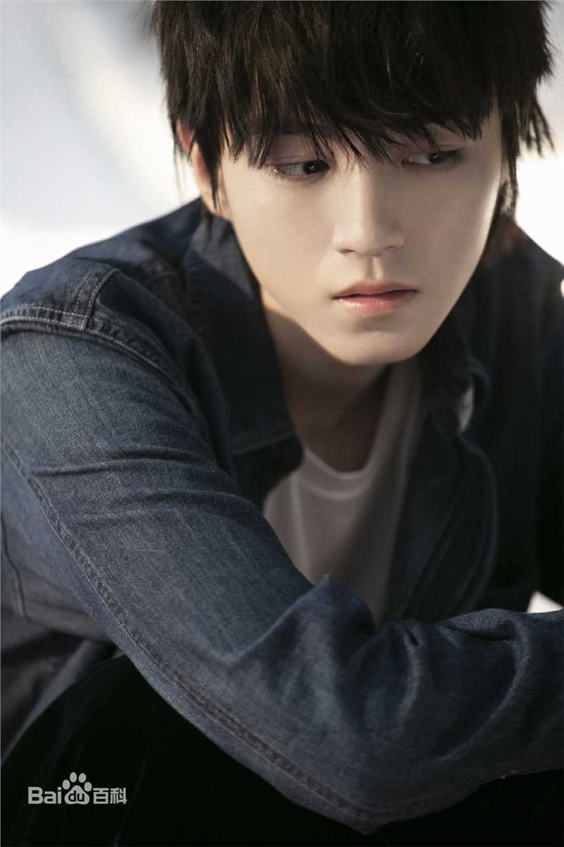 最新王俊凯(Karry)在《时尚先生Esquire》2019/07中的壁纸