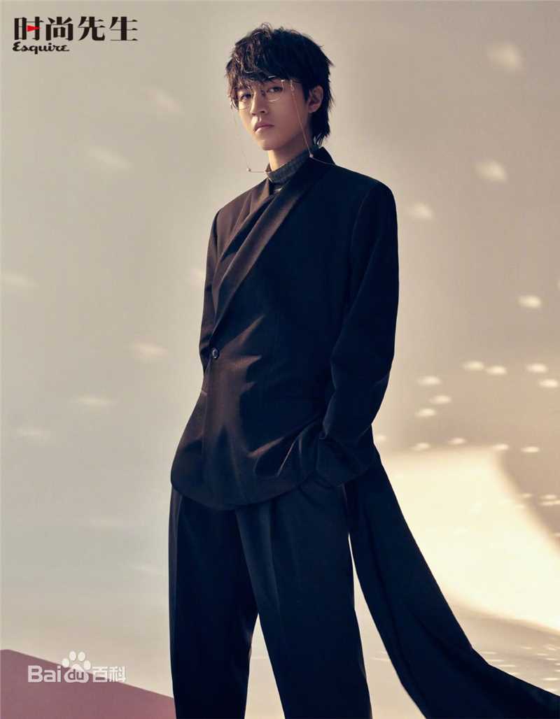 最新王俊凯(Karry)在《时尚先生Esquire》2019/07中的壁纸