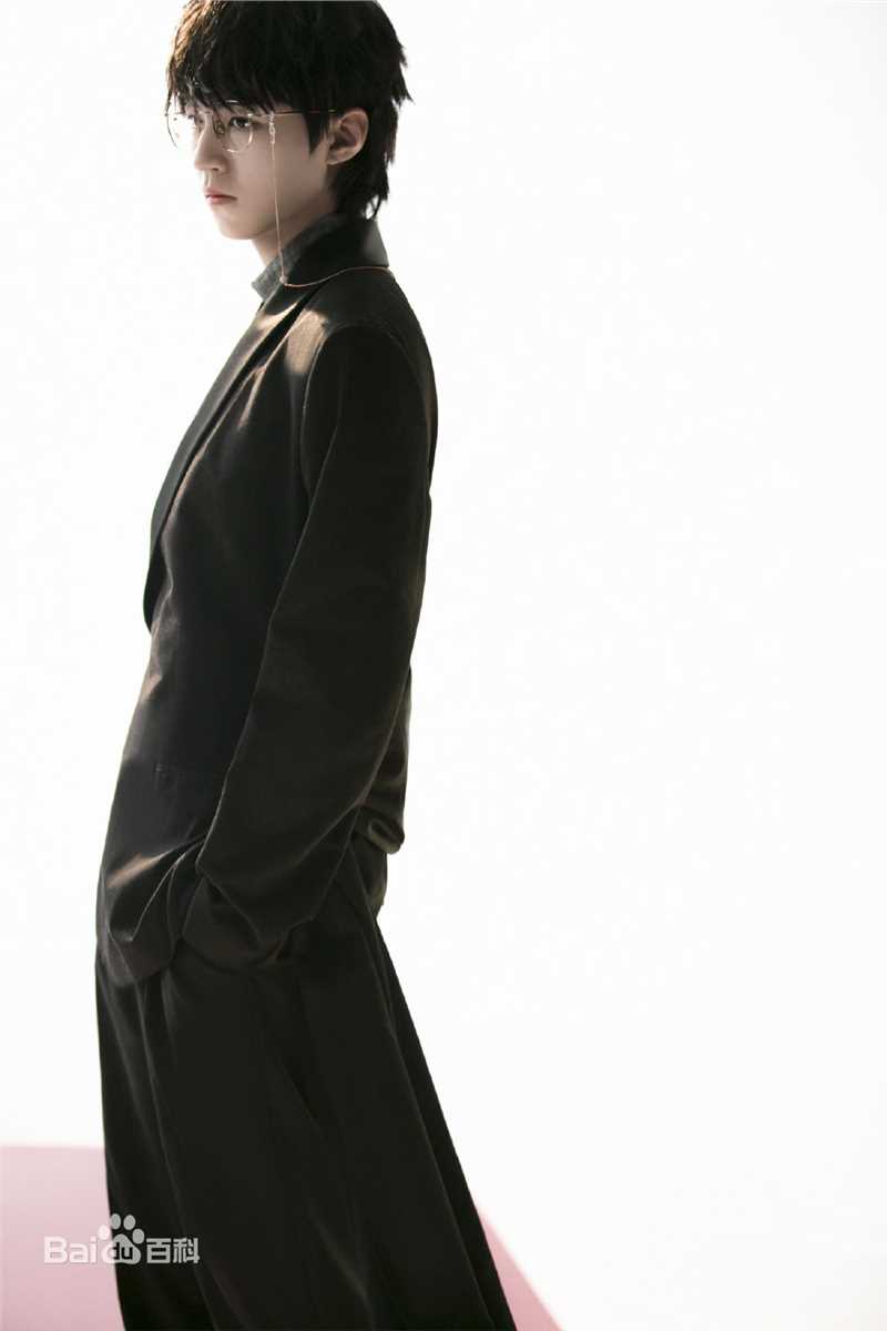 最新王俊凯(Karry)在《时尚先生Esquire》2019/07中的壁纸