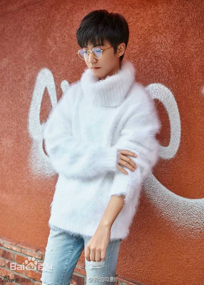 王俊凯(Karry)纽约初秋街拍生活照相册