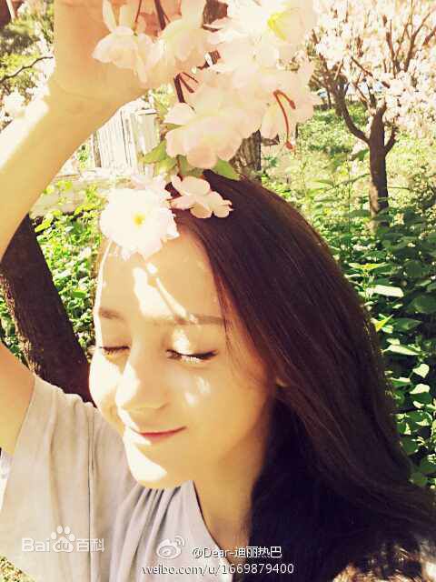 迪丽热巴·迪力木拉提(Dilraba)个人生活照前后照片