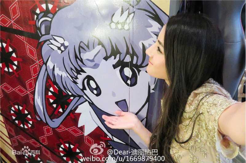 迪丽热巴·迪力木拉提(Dilraba)个人生活照前后照片