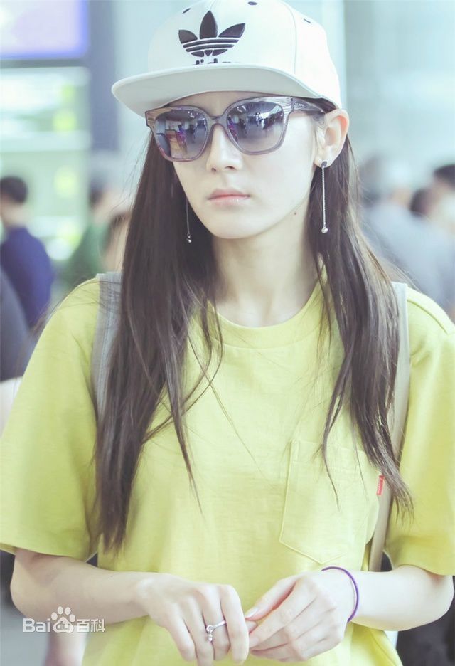 迪丽热巴·迪力木拉提(Dilraba)个人生活照前后照片