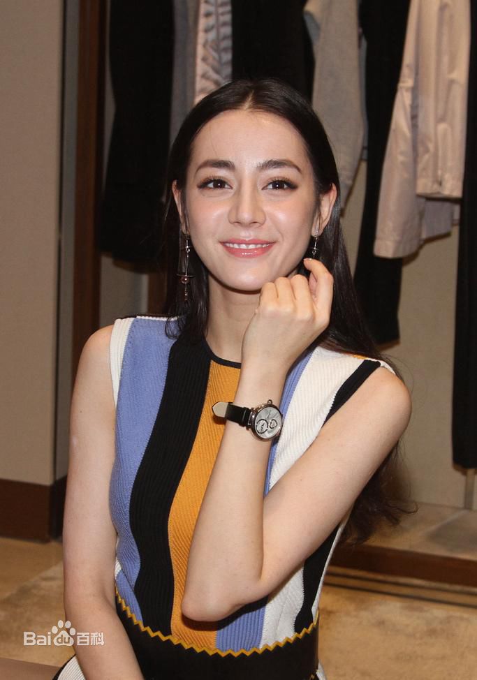 迪丽热巴·迪力木拉提(Dilraba)个人生活照前后照片