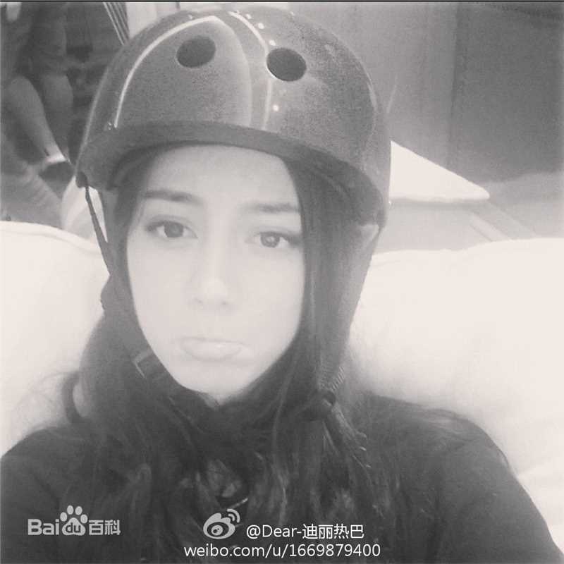 迪丽热巴·迪力木拉提(Dilraba)个人生活照前后照片