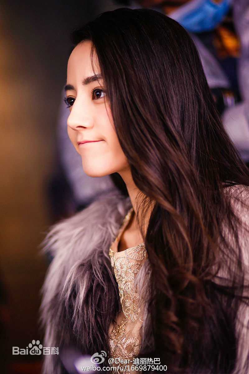 最新迪丽热巴·迪力木拉提(Dilraba)在《克拉恋人》中的壁纸