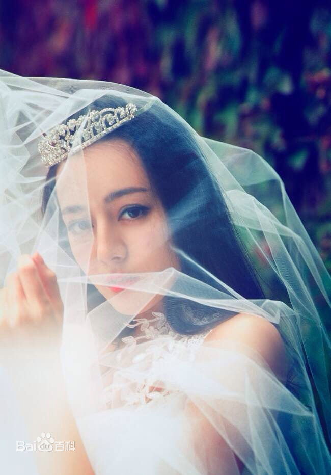 最优质迪丽热巴·迪力木拉提(Dilraba)在《茜茜姐妹》17年3月刊中的相册