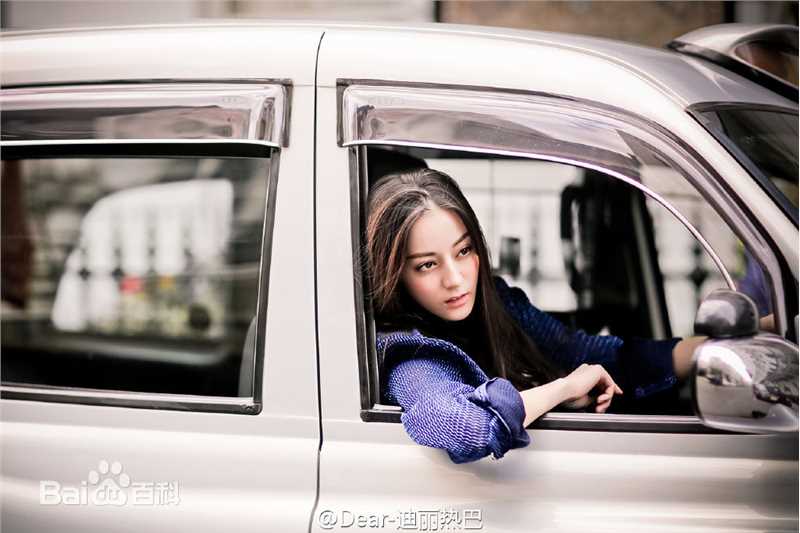 迪丽热巴·迪力木拉提(Dilraba)街拍图册