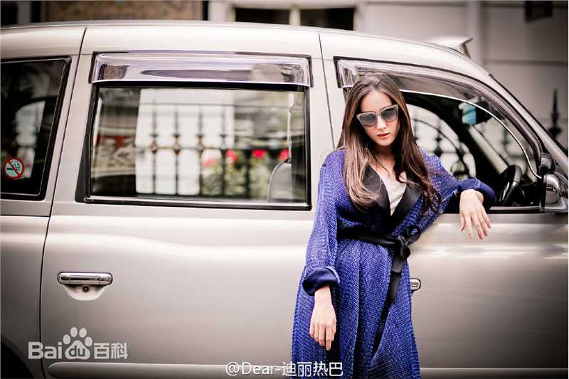 迪丽热巴·迪力木拉提(Dilraba)街拍图册