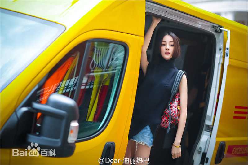 迪丽热巴·迪力木拉提(Dilraba)街拍图册